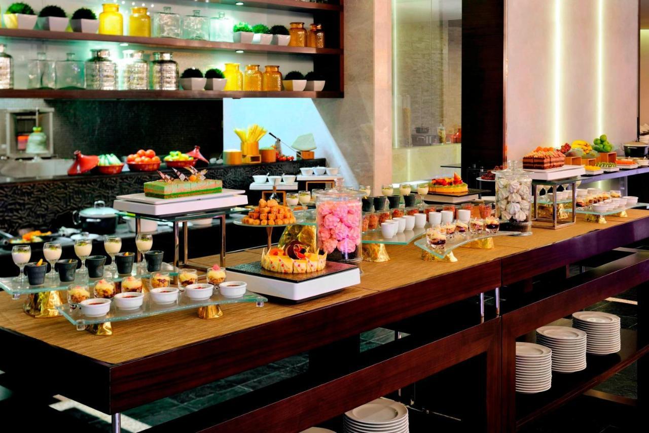 Marriott Executive Apartments Al Jaddaf, Дубай Экстерьер фото A dessert buffet