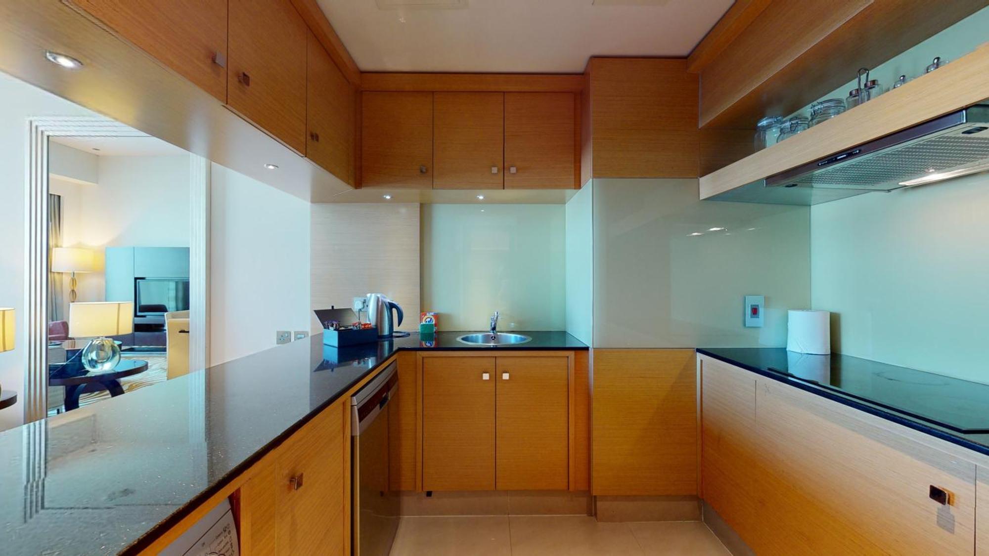 Marriott Executive Apartments Al Jaddaf, Дубай Номер фото A kitchen in a hotel suite