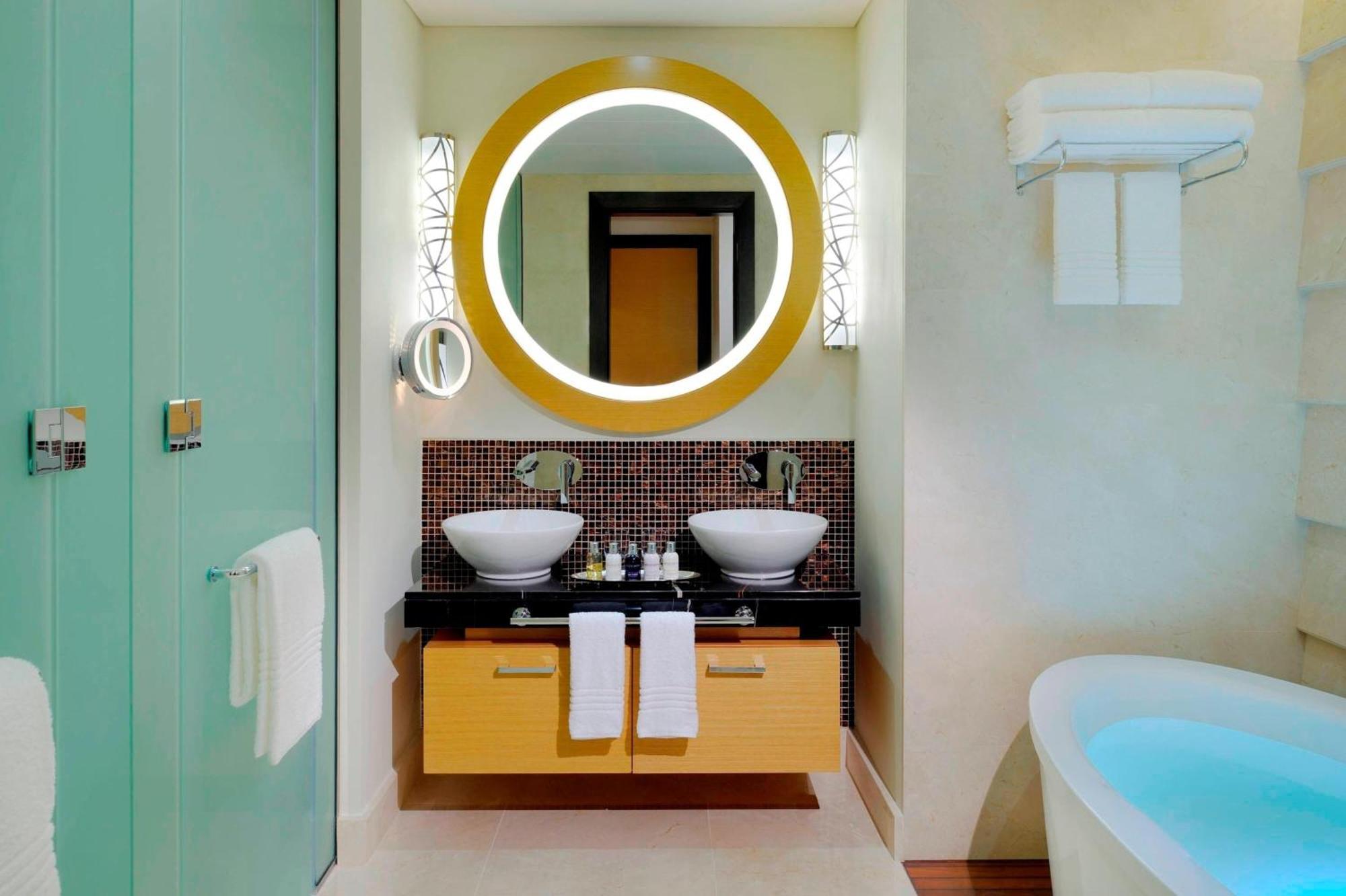 Marriott Executive Apartments Al Jaddaf, Дубай Экстерьер фото