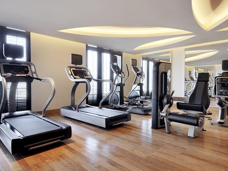 Marriott Executive Apartments Al Jaddaf, Дубай Экстерьер фото The gym at the hotel