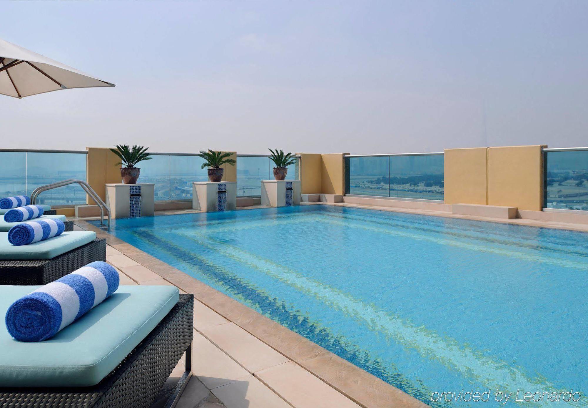 Marriott Executive Apartments Al Jaddaf, Дубай Экстерьер фото Rooftop pool